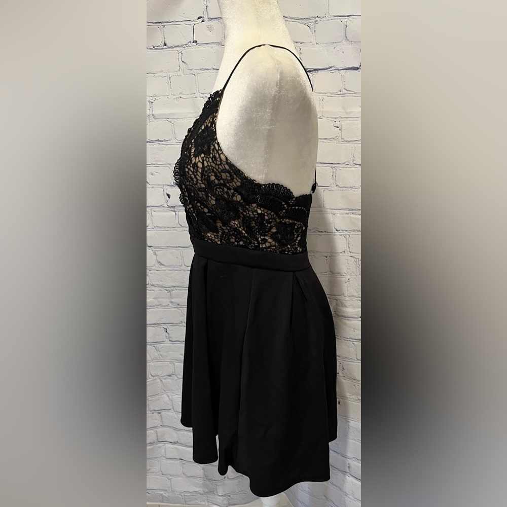 Francesca’s Black Lace Strappy Back Fit & Flare Skater Dress size small - Picture 3 of 7